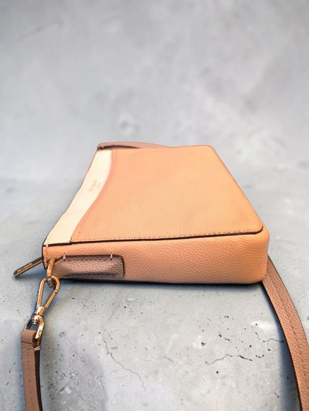 Kate Spade Leila Large Crossbody Pebbled Leather Warm Beige Colorblock S338